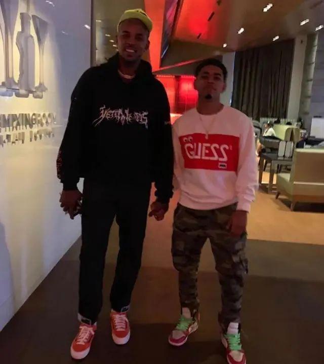 em